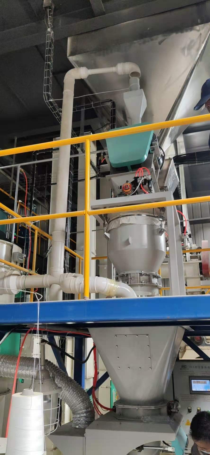 公司预混料新车间、新装备正式启用